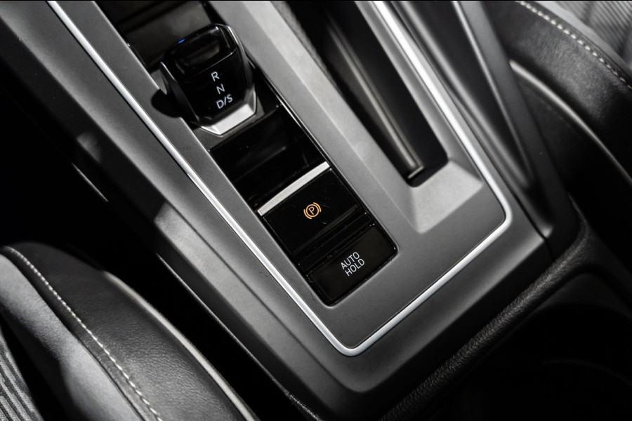 Volkswagen Golf 1.5 eTSI R-Line 2020 DSG IQ PANO CAMERA VIRTUAL