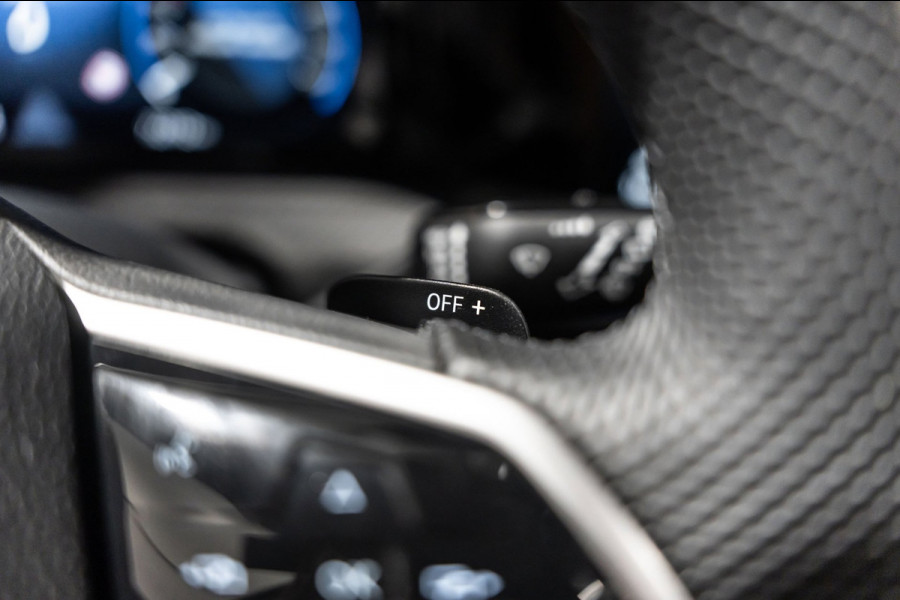 Volkswagen Golf 1.5 eTSI R-Line 2020 DSG IQ PANO CAMERA VIRTUAL