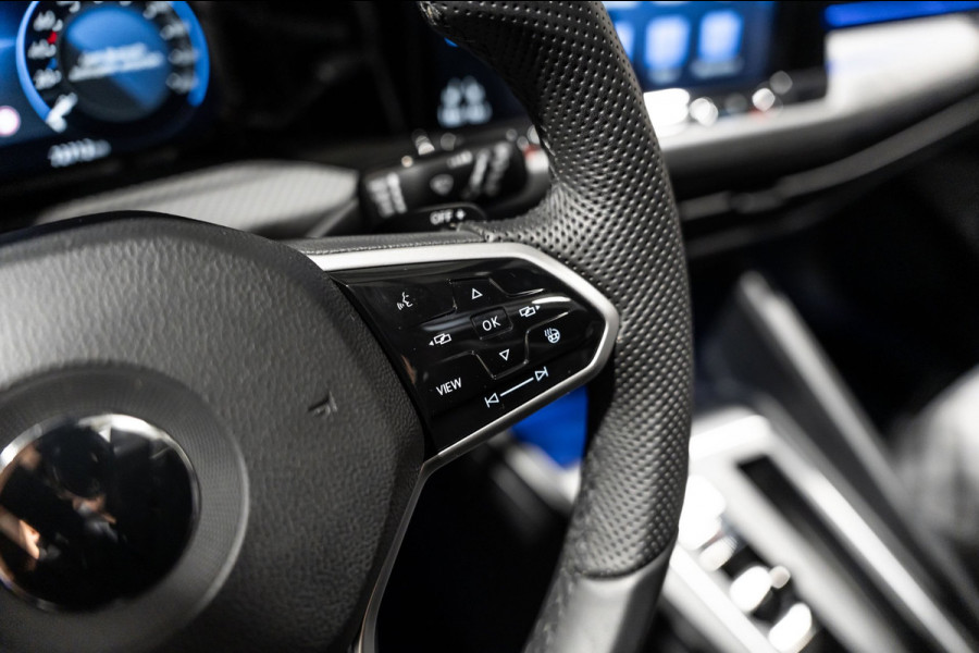 Volkswagen Golf 1.5 eTSI R-Line 2020 DSG IQ PANO CAMERA VIRTUAL