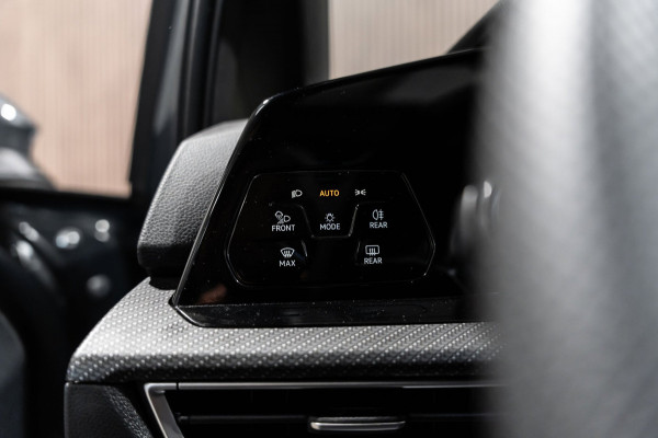 Volkswagen Golf 1.5 eTSI R-Line 2020 DSG IQ PANO CAMERA VIRTUAL