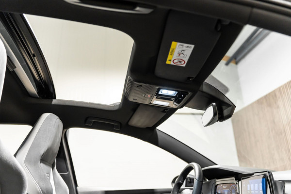 Volkswagen Golf 1.5 eTSI R-Line 2020 DSG IQ PANO CAMERA VIRTUAL