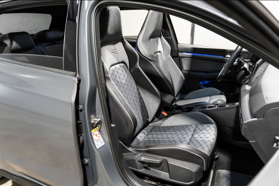 Volkswagen Golf 1.5 eTSI R-Line 2020 DSG IQ PANO CAMERA VIRTUAL
