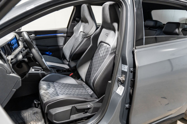 Volkswagen Golf 1.5 eTSI R-Line 2020 DSG IQ PANO CAMERA VIRTUAL