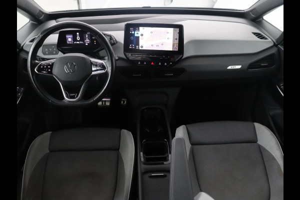 Volkswagen ID.3 First Max 58 kWh | SOH 92.0% | Panoramadak | Adaptive cruise | Stuur/stoel verwarming | Carplay | Camera | Sfeerverlichting | Trekhaak |