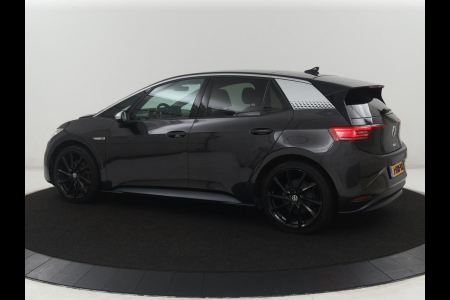 Volkswagen ID.3 First Max 58 kWh | SOH 92.0% | Panoramadak | Adaptive cruise | Stuur/stoel verwarming | Carplay | Camera | Sfeerverlichting | Trekhaak |