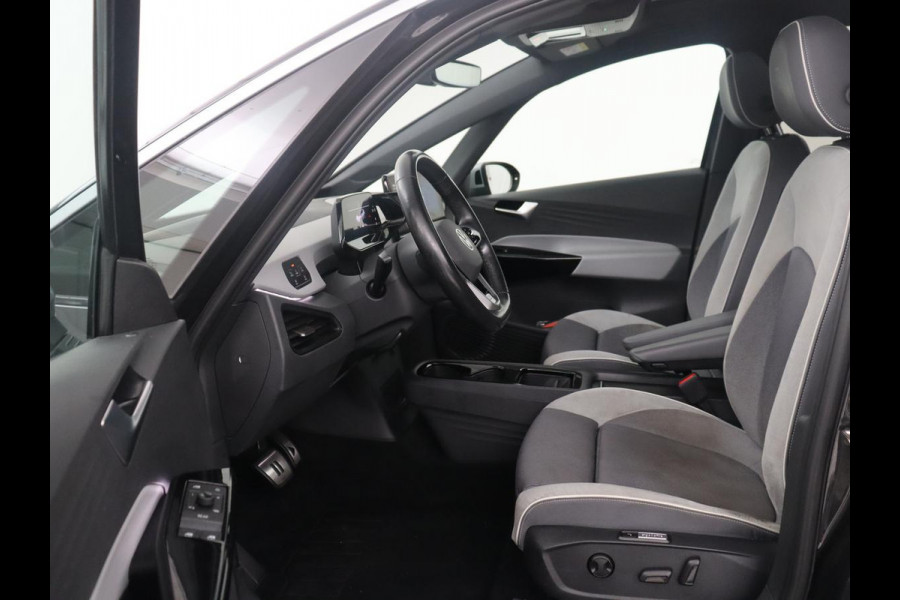 Volkswagen ID.3 First Max 58 kWh | SOH 92.0% | Panoramadak | Adaptive cruise | Stuur/stoel verwarming | Carplay | Camera | Sfeerverlichting | Trekhaak |