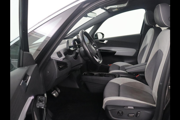 Volkswagen ID.3 First Max 58 kWh | SOH 92.0% | Panoramadak | Adaptive cruise | Stuur/stoel verwarming | Carplay | Camera | Sfeerverlichting | Trekhaak |