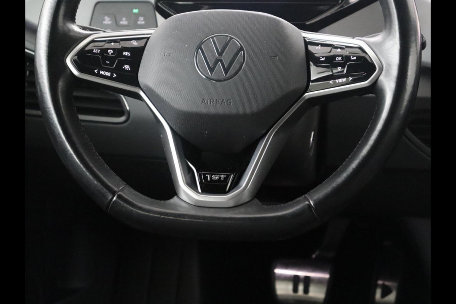 Volkswagen ID.3 First Max 58 kWh | SOH 92.0% | Panoramadak | Adaptive cruise | Stuur/stoel verwarming | Carplay | Camera | Sfeerverlichting | Trekhaak |