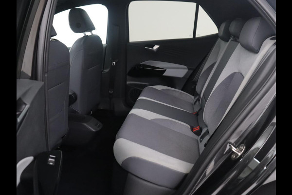 Volkswagen ID.3 First Max 58 kWh | SOH 92.0% | Panoramadak | Adaptive cruise | Stuur/stoel verwarming | Carplay | Camera | Sfeerverlichting | Trekhaak |