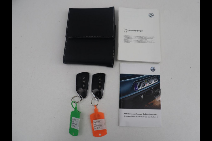 Volkswagen ID.3 First Max 58 kWh | SOH 92.0% | Panoramadak | Adaptive cruise | Stuur/stoel verwarming | Carplay | Camera | Sfeerverlichting | Trekhaak |