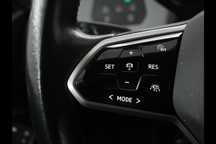 Volkswagen ID.3 First Max 58 kWh | SOH 92.0% | Panoramadak | Adaptive cruise | Stuur/stoel verwarming | Carplay | Camera | Sfeerverlichting | Trekhaak |