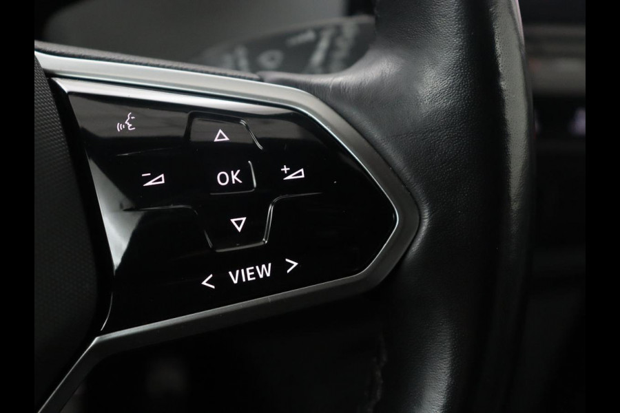 Volkswagen ID.3 First Max 58 kWh | SOH 92.0% | Panoramadak | Adaptive cruise | Stuur/stoel verwarming | Carplay | Camera | Sfeerverlichting | Trekhaak |