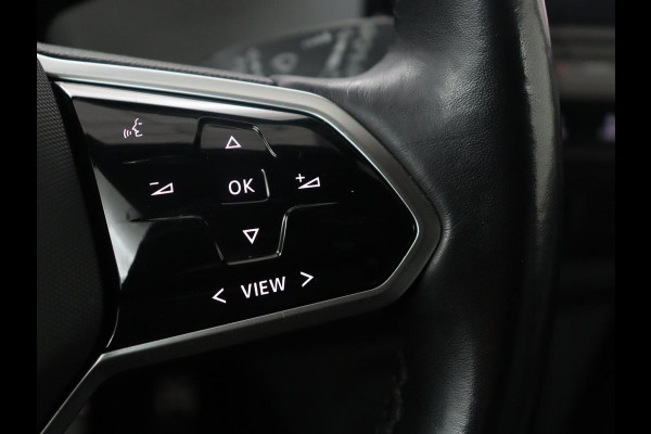 Volkswagen ID.3 First Max 58 kWh | SOH 92.0% | Panoramadak | Adaptive cruise | Stuur/stoel verwarming | Carplay | Camera | Sfeerverlichting | Trekhaak |