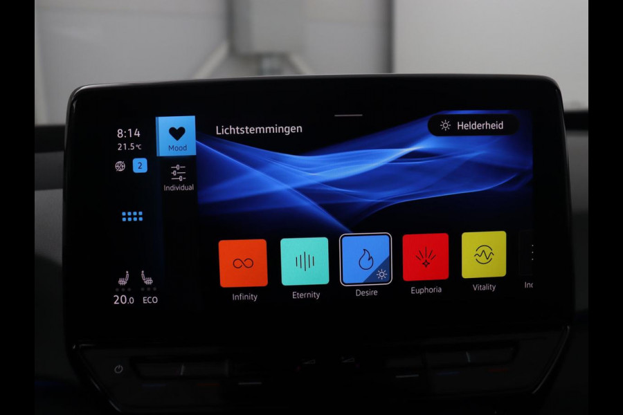 Volkswagen ID.3 First Max 58 kWh | SOH 92.0% | Panoramadak | Adaptive cruise | Stuur/stoel verwarming | Carplay | Camera | Sfeerverlichting | Trekhaak |
