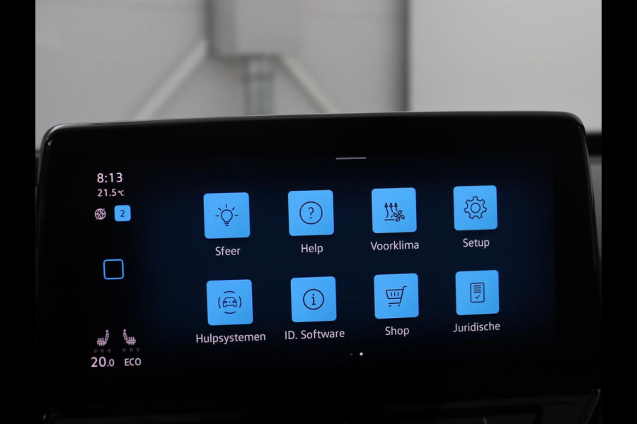 Volkswagen ID.3 First Max 58 kWh | SOH 92.0% | Panoramadak | Adaptive cruise | Stuur/stoel verwarming | Carplay | Camera | Sfeerverlichting | Trekhaak |