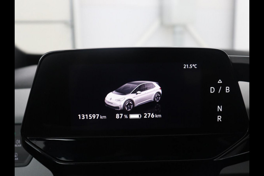Volkswagen ID.3 First Max 58 kWh | SOH 92.0% | Panoramadak | Adaptive cruise | Stuur/stoel verwarming | Carplay | Camera | Sfeerverlichting | Trekhaak |