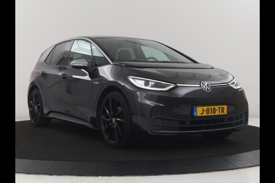 Volkswagen ID.3 First Max 58 kWh | SOH 92.0% | Panoramadak | Adaptive cruise | Stuur/stoel verwarming | Carplay | Camera | Sfeerverlichting | Trekhaak |