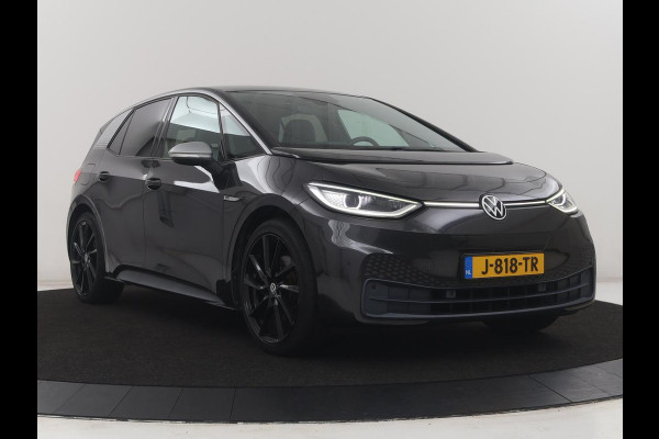 Volkswagen ID.3 First Max 58 kWh | SOH 92.0% | Panoramadak | Adaptive cruise | Stuur/stoel verwarming | Carplay | Camera | Sfeerverlichting | Trekhaak |