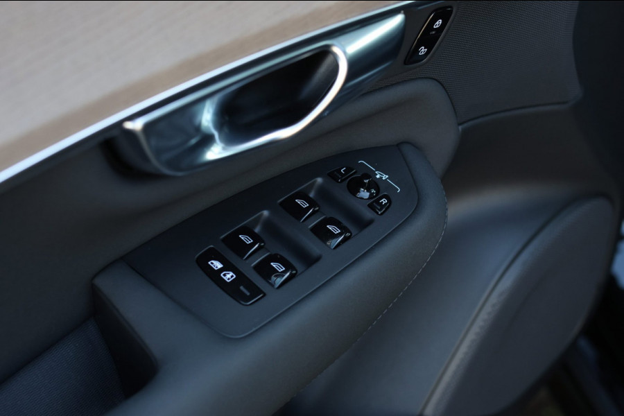 Volvo XC90 2.0 T8 Plug-in hybrid AWD Plus Dark *Pano*H/K*Head-Up*360 Camera*