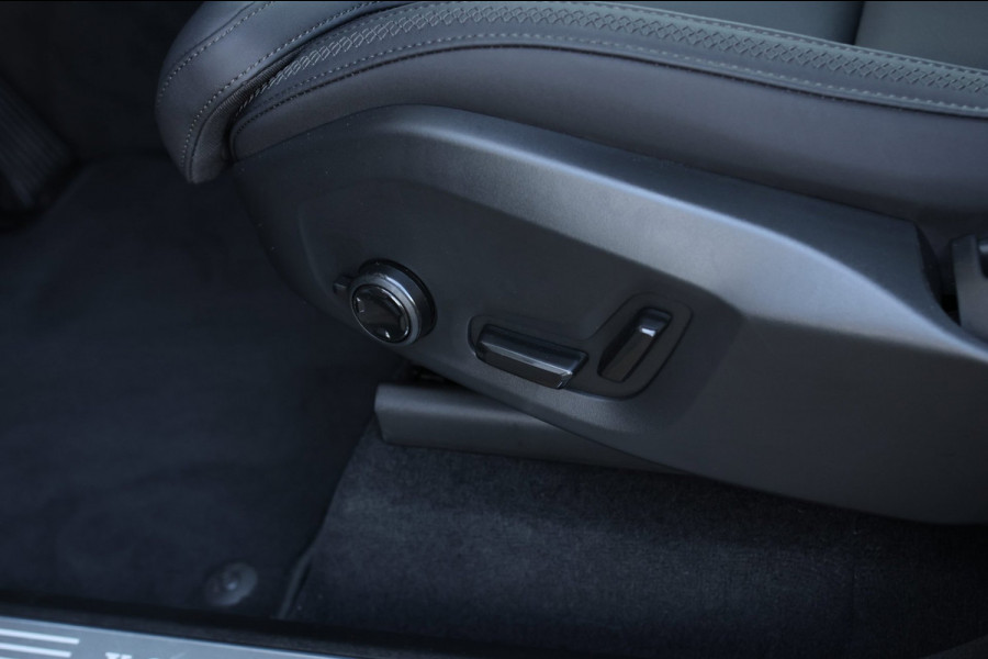 Volvo XC90 2.0 T8 Plug-in hybrid AWD Plus Dark *Pano*H/K*Head-Up*360 Camera*