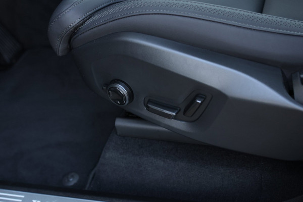 Volvo XC90 2.0 T8 Plug-in hybrid AWD Plus Dark *Pano*H/K*Head-Up*360 Camera*