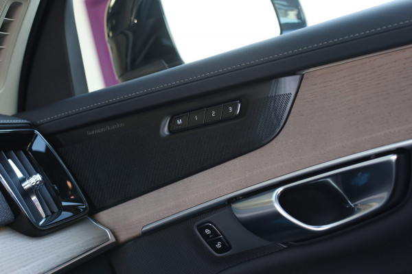 Volvo XC90 2.0 T8 Plug-in hybrid AWD Plus Dark *Pano*H/K*Head-Up*360 Camera*