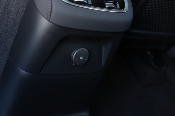 Volvo XC90 2.0 T8 Plug-in hybrid AWD Plus Dark *Pano*H/K*Head-Up*360 Camera*