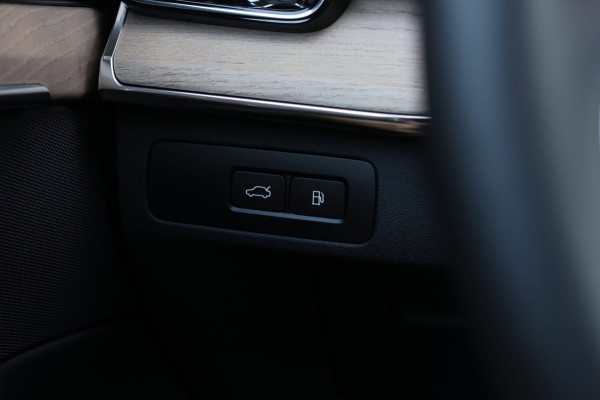 Volvo XC90 2.0 T8 Plug-in hybrid AWD Plus Dark *Pano*H/K*Head-Up*360 Camera*