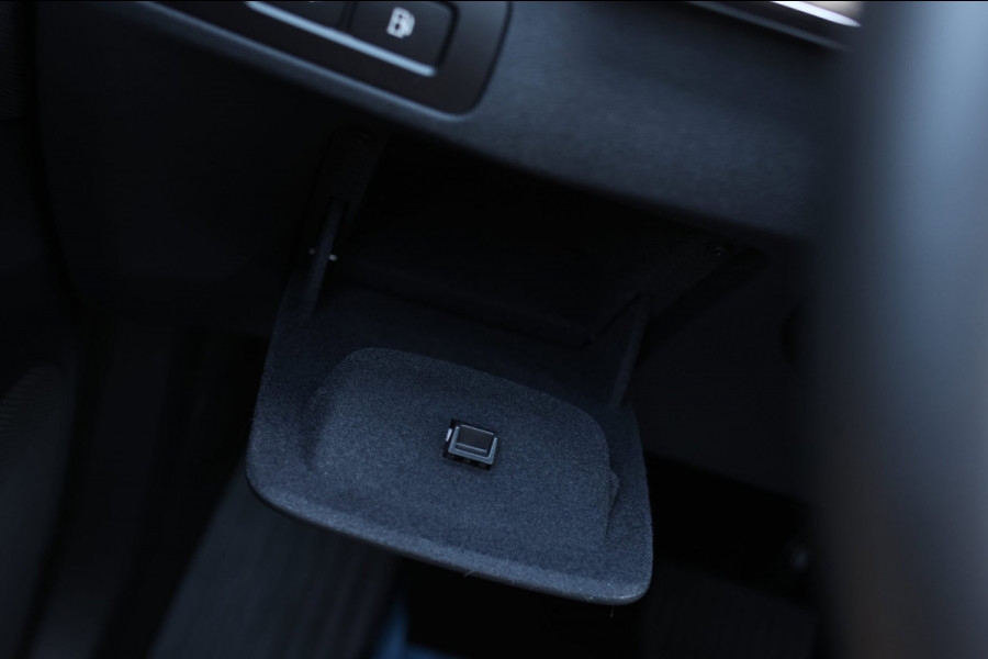 Volvo XC90 2.0 T8 Plug-in hybrid AWD Plus Dark *Pano*H/K*Head-Up*360 Camera*