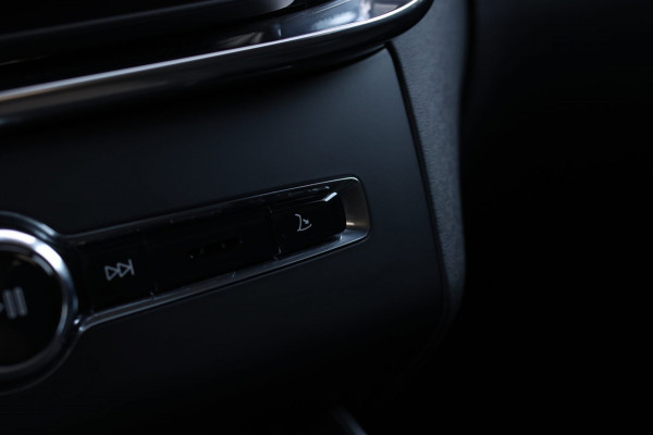 Volvo XC90 2.0 T8 Plug-in hybrid AWD Plus Dark *Pano*H/K*Head-Up*360 Camera*