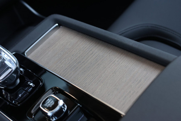 Volvo XC90 2.0 T8 Plug-in hybrid AWD Plus Dark *Pano*H/K*Head-Up*360 Camera*