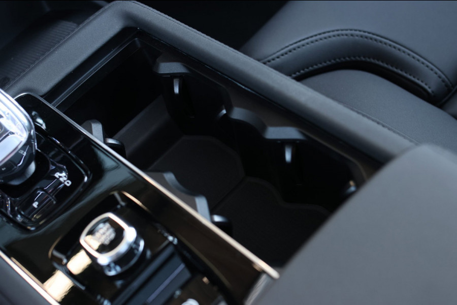 Volvo XC90 2.0 T8 Plug-in hybrid AWD Plus Dark *Pano*H/K*Head-Up*360 Camera*