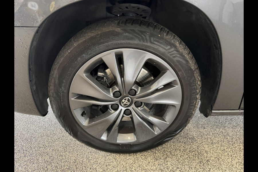 Toyota PROACE CITY Verso 1.2 Turbo 130pk Active Long 7 persoons / rolstoel lift / vaste prijs rijklaar € 24.950 marge / lease vanaf € 407 / automaat / camera / grijs metallic / dubbele schuifdeur / euro 6