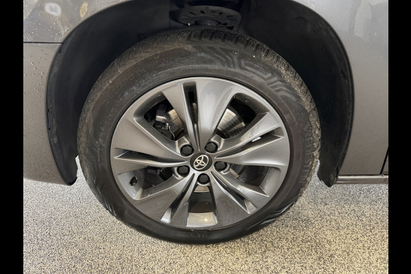Toyota PROACE CITY Verso 1.2 Turbo 130pk Active Long 7 persoons / rolstoel lift / vaste prijs rijklaar € 24.950 marge / lease vanaf € 407 / automaat / camera / grijs metallic / dubbele schuifdeur / euro 6