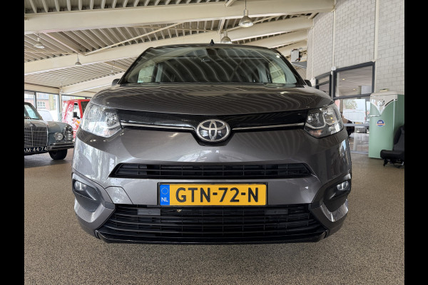 Toyota PROACE CITY Verso 1.2 Turbo 130pk Active Long 7 persoons / rolstoel lift / vaste prijs rijklaar € 24.950 marge / lease vanaf € 407 / automaat / camera / grijs metallic / dubbele schuifdeur / euro 6