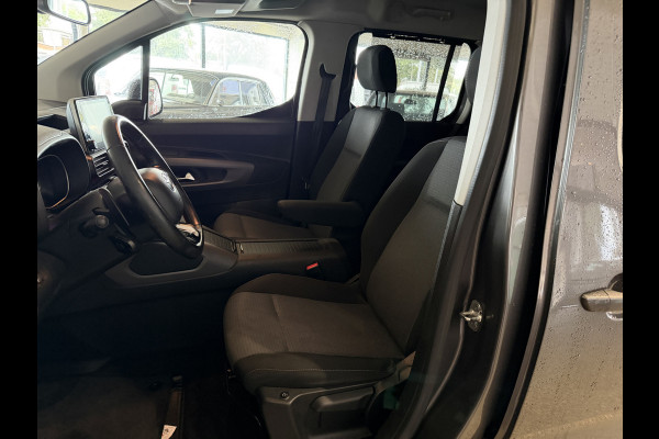 Toyota PROACE CITY Verso 1.2 Turbo 130pk Active Long 7 persoons / rolstoel lift / vaste prijs rijklaar € 24.950 marge / lease vanaf € 407 / automaat / camera / grijs metallic / dubbele schuifdeur / euro 6