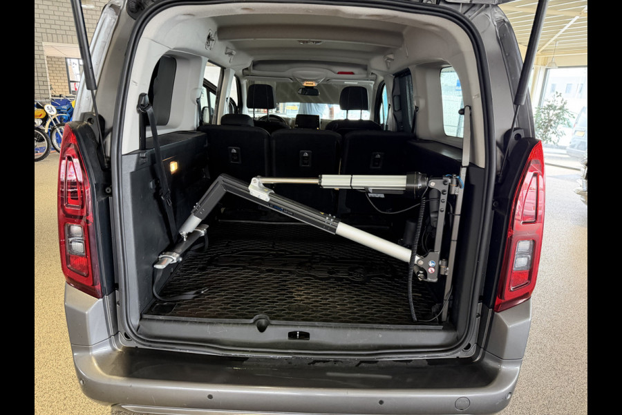 Toyota PROACE CITY Verso 1.2 Turbo 130pk Active Long 7 persoons / rolstoel lift / vaste prijs rijklaar € 24.950 marge / lease vanaf € 407 / automaat / camera / grijs metallic / dubbele schuifdeur / euro 6