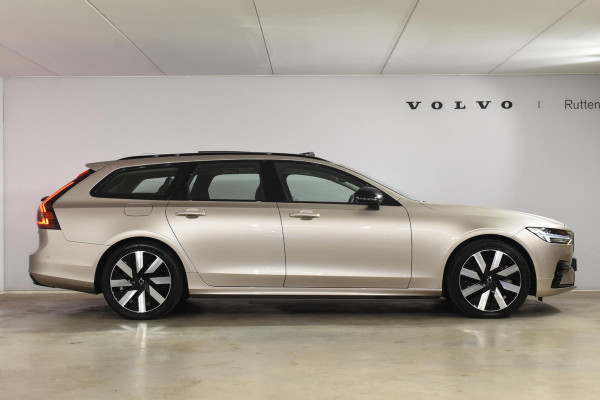 Volvo V90 T8 455PK Plug-in hybrid AWD Ultra Dark / Adaptive Cruise Control / Elektrisch panoramisch schuifdak / Head-up Display / Elektrische voorstoelen met geheugen / Trekhaak elektrisch uitklapbaar / Stuurverwarming / Stoelverwarming V+A / 360 Camera / Harman Kardon
