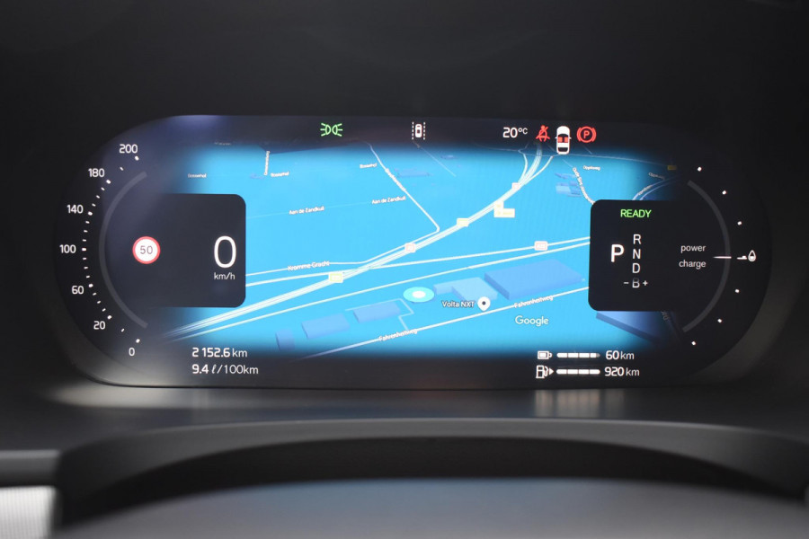 Volvo V90 T8 455PK Plug-in hybrid AWD Ultra Dark / Adaptive Cruise Control / Elektrisch panoramisch schuifdak / Head-up Display / Elektrische voorstoelen met geheugen / Trekhaak elektrisch uitklapbaar / Stuurverwarming / Stoelverwarming V+A / 360 Camera / Harman Kardon