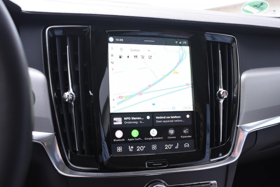 Volvo V90 T8 455PK Plug-in hybrid AWD Ultra Dark / Adaptive Cruise Control / Elektrisch panoramisch schuifdak / Head-up Display / Elektrische voorstoelen met geheugen / Trekhaak elektrisch uitklapbaar / Stuurverwarming / Stoelverwarming V+A / 360 Camera / Harman Kardon
