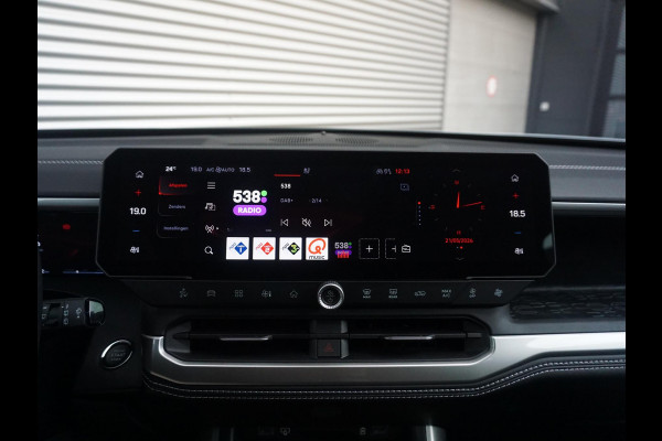 Jeep Compass First Edition 74 kWh | Adapt. Cruise | Camera | Carplay | 20" | Elektr. A-Klep | Navi | Winter Pack | Schuif/Kanteldak | Premium Pack | Conv. Pack | Warmtepomp
