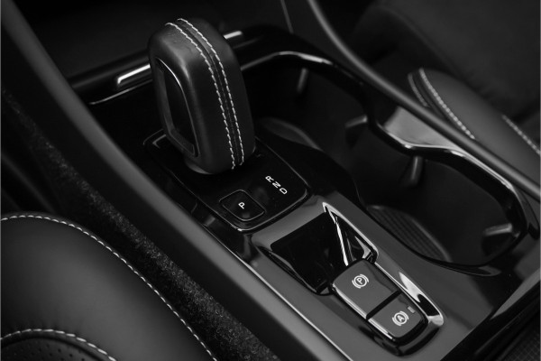 Volvo XC40 1.5 T5 Recharge R-Design ACC H&K Keyless Camera