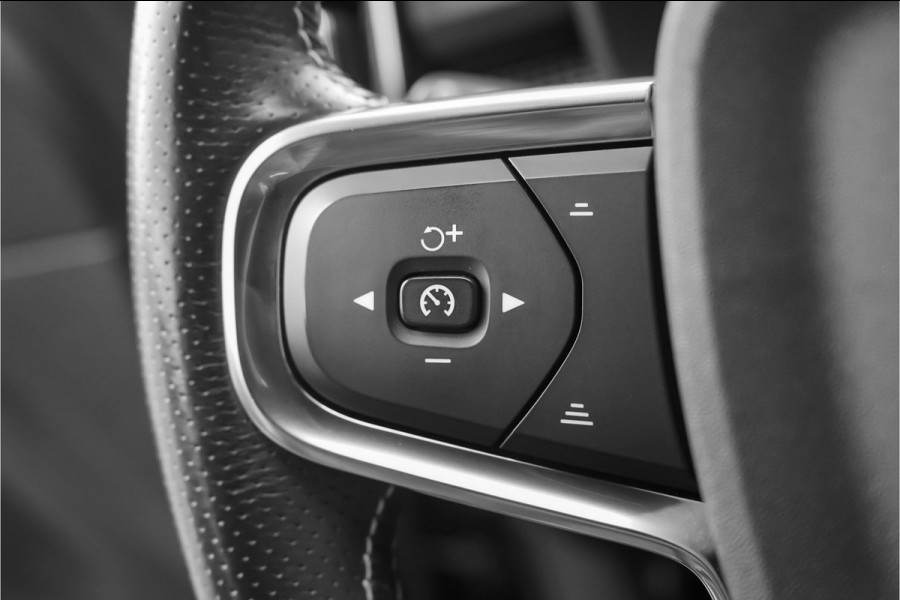 Volvo XC40 1.5 T5 Recharge R-Design ACC H&K Keyless Camera
