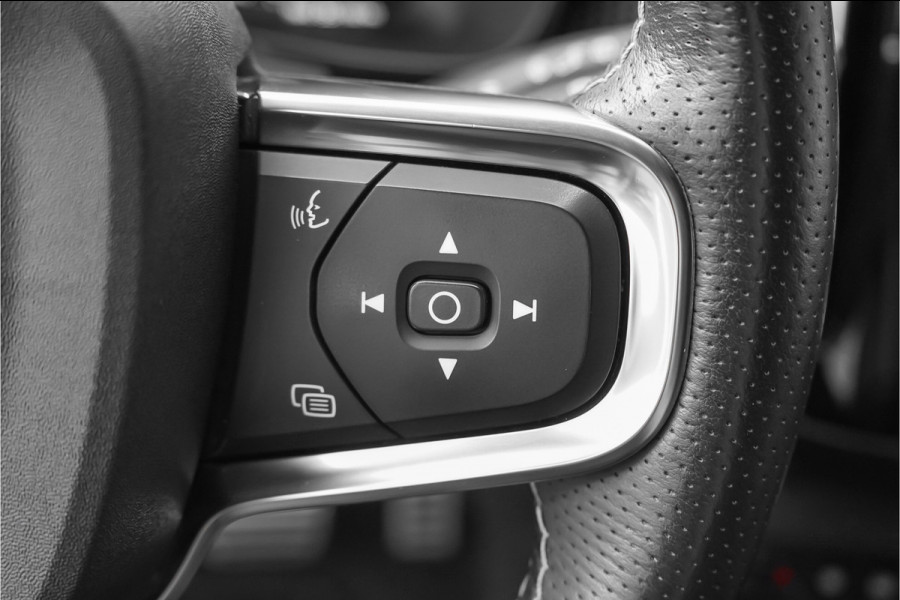 Volvo XC40 1.5 T5 Recharge R-Design ACC H&K Keyless Camera