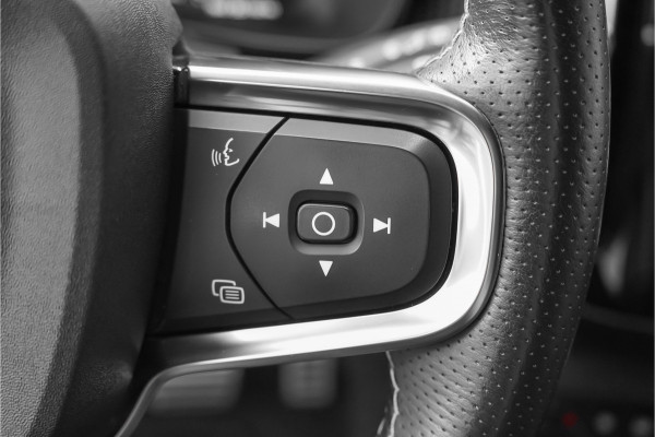 Volvo XC40 1.5 T5 Recharge R-Design ACC H&K Keyless Camera