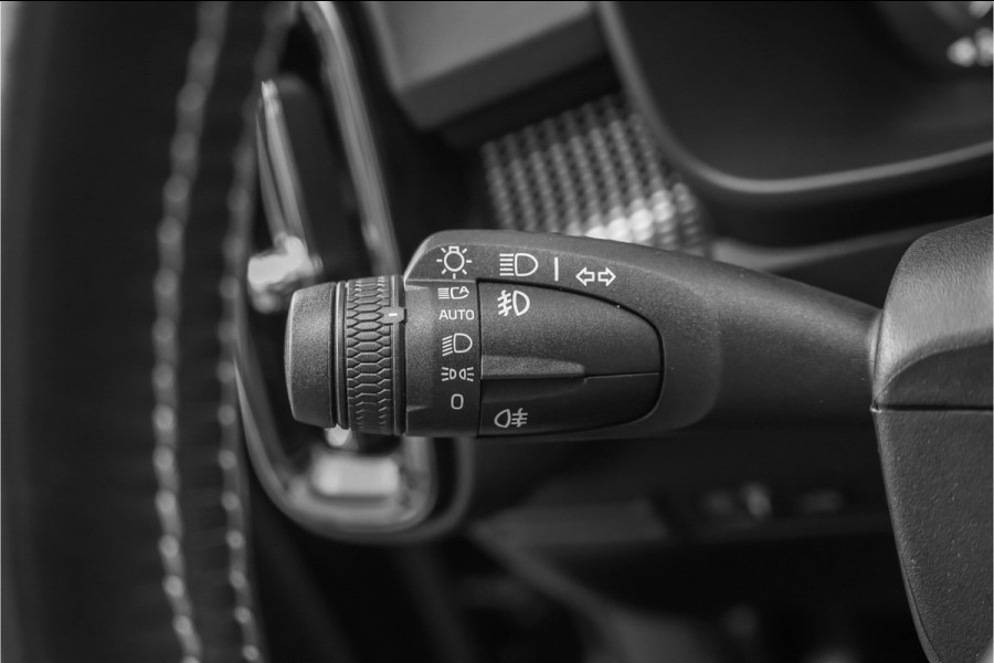 Volvo XC40 1.5 T5 Recharge R-Design ACC H&K Keyless Camera