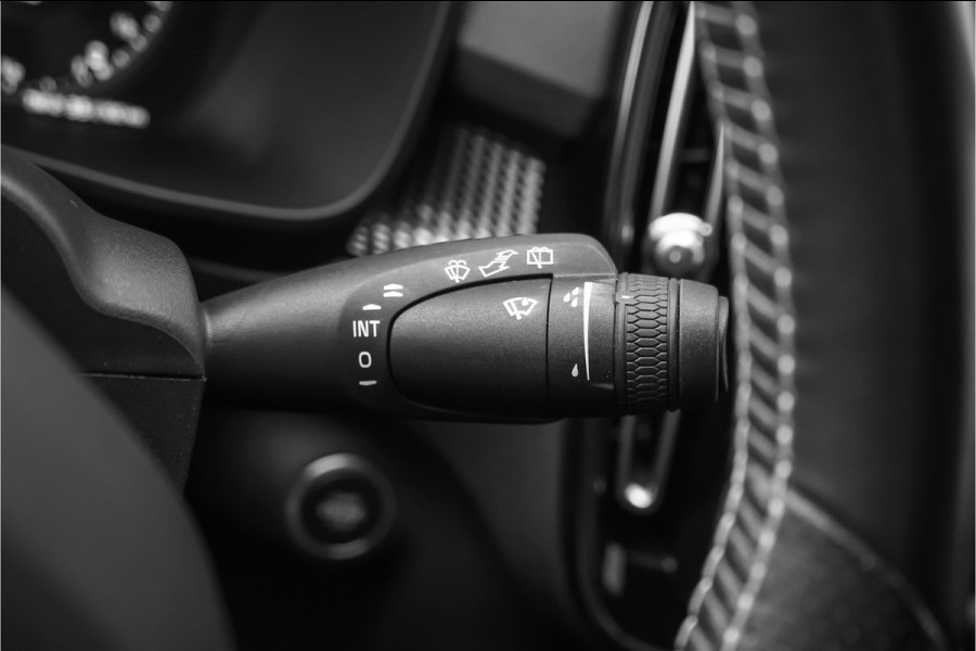 Volvo XC40 1.5 T5 Recharge R-Design ACC H&K Keyless Camera