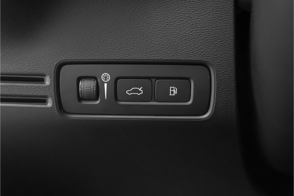 Volvo XC40 1.5 T5 Recharge R-Design ACC H&K Keyless Camera