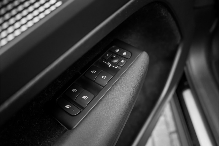 Volvo XC40 1.5 T5 Recharge R-Design ACC H&K Keyless Camera