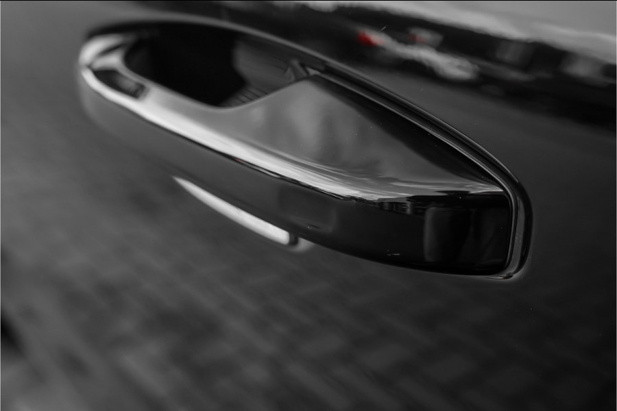 Volvo XC40 1.5 T5 Recharge R-Design ACC H&K Keyless Camera